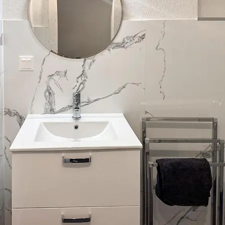 아파트 In *